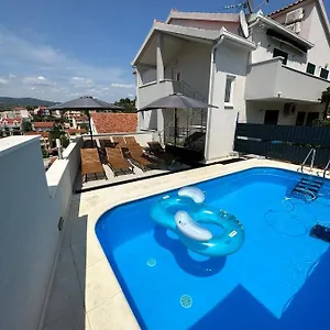 Milena-with A Pool , Trogir Chorwacja